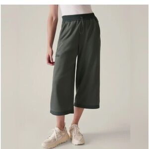 Athleta Triumph Hybrid Wide Leg Crop Women’s Size 1X